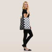 Schwarz-weiße Liebe Herzmuster Tasche (Am Model)