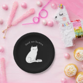 Schwarz-weiße lustige Katze "füttre mir menschlich Pappteller (Party)