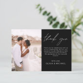 Schwarz-weiße Minimalistische Hochzeit Vielen Dank Dankeskarte (Stehend Vorderseite)