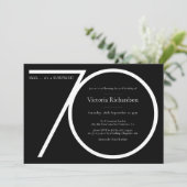 Schwarz-weiße Minimalistische Überraschung 70. Geb Einladung (Stehend Vorderseite)