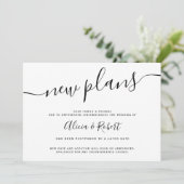 Schwarz-weiße Minimalschrift verschoben neue Pläne Einladung (Stehend Vorderseite)