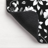 Schwarz-weiße, moderne Blätter mit Blumenmuster Mousepad (Ecke)