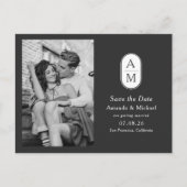 Schwarz-weiße moderne Initialen Fotos Save the Dat Ankündigungspostkarte (Vorderseite)