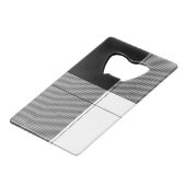 Schwarz-weiße moderne Karierte Initialzündung verl Geldbeutel Flaschenöffner (Rückseite Schrägansicht)