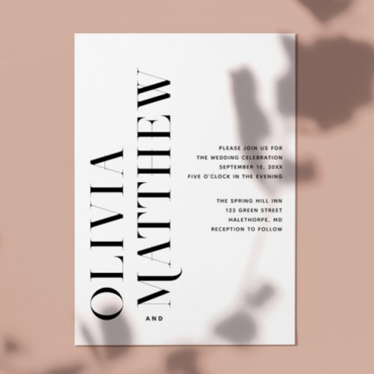 Schwarz-weiße moderne minimalistische Hochzeit + Q Einladung