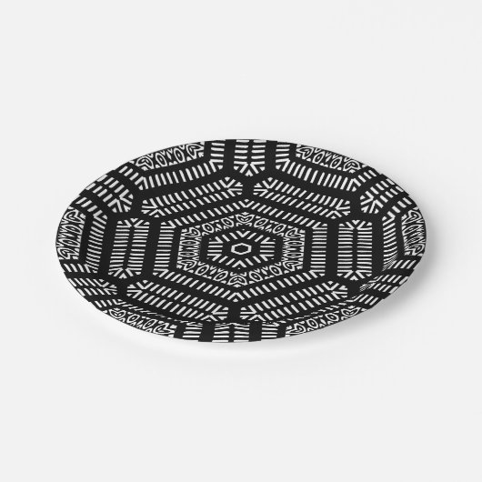 Schwarz-Weiße moderne Mudcloth-Papierplatte Pappteller (Schrägansicht)