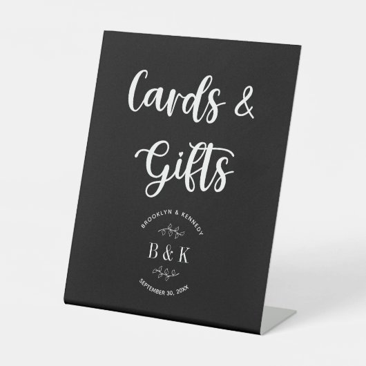 Schwarz-weiße Monogram Floral Wedding Cards & Gift Sockelschild (Vorderseite)