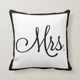 Schwarz-weiße "Mrs."-Kissen, personalisiert auf de Kissen