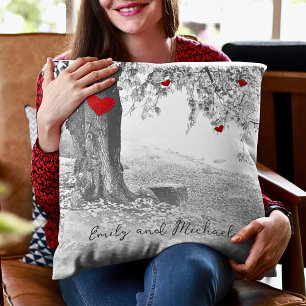 Schwarz-Weiße Natur mit roten Herzen Kissen