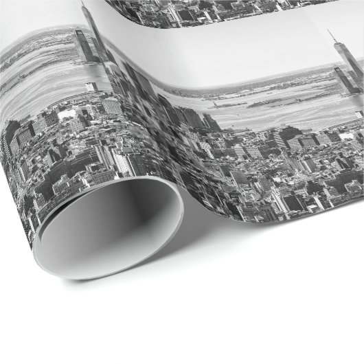 Schwarz-weiße New York City Skyline Geschenkpapier (Rolleneckpunkt)