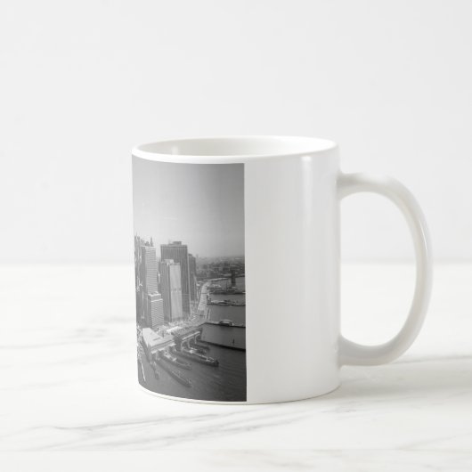 Schwarz-weiße New York City Skyline Kaffeetasse (Rechts)