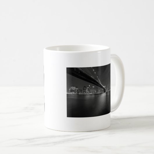 Schwarz-weiße New York City Skyline Kaffeetasse (VorderseiteRechts)
