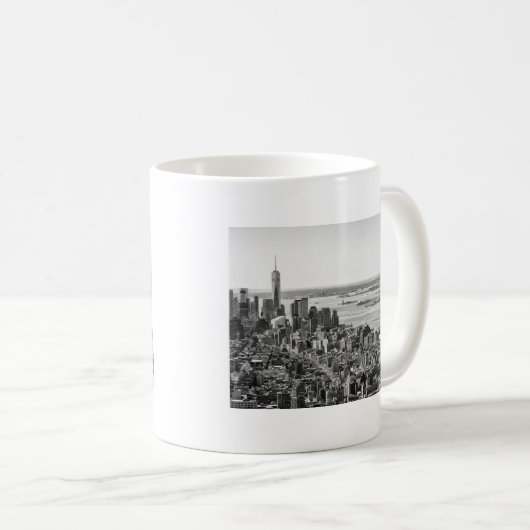 Schwarz-weiße New York City Skyline Kaffeetasse (VorderseiteRechts)