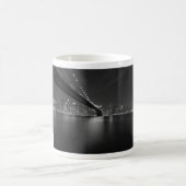 Schwarz-weiße New York City Skyline Kaffeetasse (Mittel)