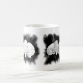 Schwarz-weiße Orchideenmalerei tropisch Kaffeetasse (Mittel)