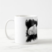 Schwarz-weiße Orchideenmalerei tropisch Kaffeetasse (Links)