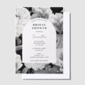 Schwarz-weiße Peonies Brautparty Pergament Einladungen (Versetzt)
