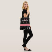 Schwarz-weiße Pink Monogram Script Polka Dots Tasche (Am Model)