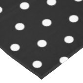 Schwarz-weiße Polka Dots Tischdecke (Schrägansicht)