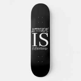 Schwarz-weiße POSTIVE WORTE auf der Skateboard