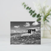 schwarz-weiße Postkarte von Poulnabrone co.clare (Stehend Vorderseite)
