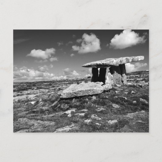 schwarz-weiße Postkarte von Poulnabrone co.clare (Vorderseite)