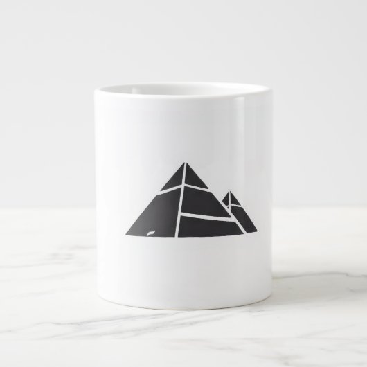 Schwarz-weiße Pyramiden Jumbo-Tasse (Vorderseite)