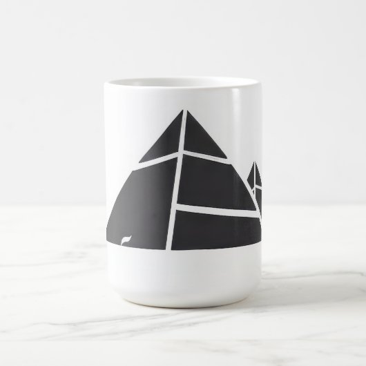 Schwarz-weiße Pyramiden Kaffeetasse (Mittel)