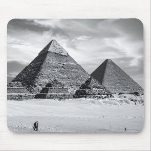 Schwarz-Weiße Pyramiden Mousepad