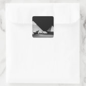 Schwarz-weiße Pyramiden Quadratischer Aufkleber (Tasche)