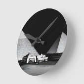 Schwarz-weiße Pyramiden Runde Wanduhr (Winkel)