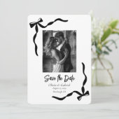 Schwarz-weiße Rahmen-Foto Save the Date Einladung (Stehend Vorderseite)