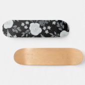 Schwarz-weiße Rose Aquarellmalerei Skateboard (Horizontal)