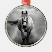 Schwarz-weiße Running Horse Freedom Silbernes Ornament (Vorne)