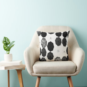 Schwarz-weiße Schirme im Freien oder im Innenberei Kissen