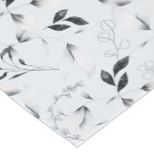 Schwarz-weiße Silver Gray Floral Blätter Kurzer Tischläufer (Ecke)