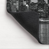 Schwarz-weiße Skyscaper-Silhouette in New York Mousepad (Ecke)