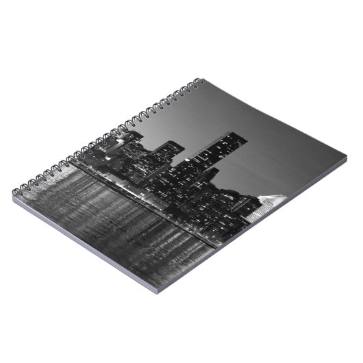 Schwarz-weiße Skyscaper-Silhouette in New York Notizblock (Linke Seite)