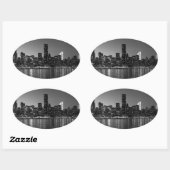 Schwarz-weiße Skyscaper-Silhouette in New York Ovaler Aufkleber (Blatt)