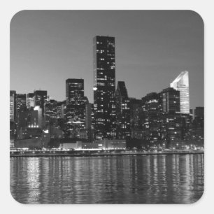 Schwarz-weiße Skyscaper-Silhouette in New York Quadratischer Aufkleber