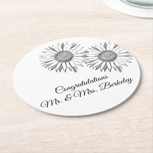 Schwarz-weiße Sonnenblumenpapier-Untersetzer für H Runder Pappuntersetzer (Angewinkelt)