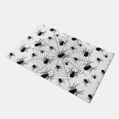 Schwarz-weiße Spinnennetzmuster Halloween Fußmatte (Schrägansicht)