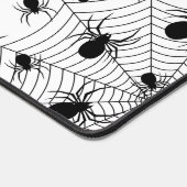 Schwarz-weiße Spinnennetzmuster Halloween Schreibtischunterlage (Ecke)