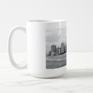 Schwarz-weiße Stadtlandschaft Kaffeetasse