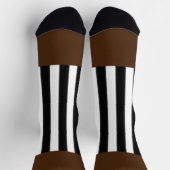 Schwarz-weiße Streifen auf braun Socken (Oben)