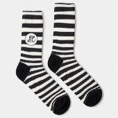 Schwarz-weiße Streifen mit Ihren Initialen Socken (Rechts)