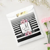 Schwarz-weiße Streifen Rosa Floral Monogramm Geschenktütchen (Versiegelt)
