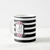 Schwarz-weiße Streifen Rosa Floral Monogramm Kaffeetasse (Vorderseite Links)