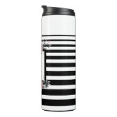 Schwarz-weiße Streifen Rosa Floral Monogramm Thermosbecher (Nach rechts gedreht)