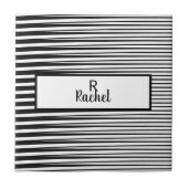 Schwarz-weiße Streifenmuster Abstrakte Monogramme Fliese (Vorderseite)